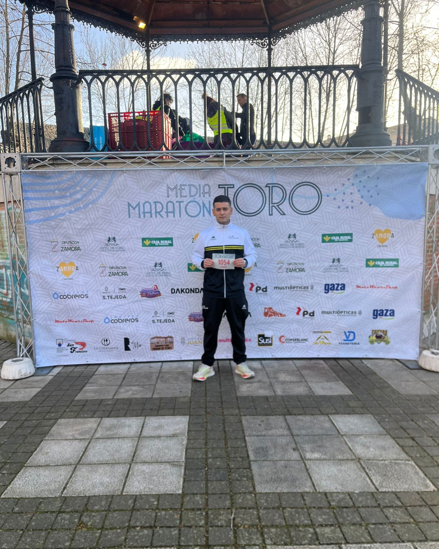10 K TORO

El domingo salimos a por nuestra cuarta edición en Toro, en el 10K. Primera carrera del año, seguimos con el proceso de este inicio de 2026. Nos dirigimos a Toro, donde nos esperaba una carrera con mucho aire durante la mayor parte del recorrido, que soplaba en todas direcciones. Intentamos coger ritmo, pero en muchas zonas era muy complicado, así que lo único que importaba era acabar lo más arriba posible....

https://triatlonastudillo.es/2026/01/10-k-toro.html