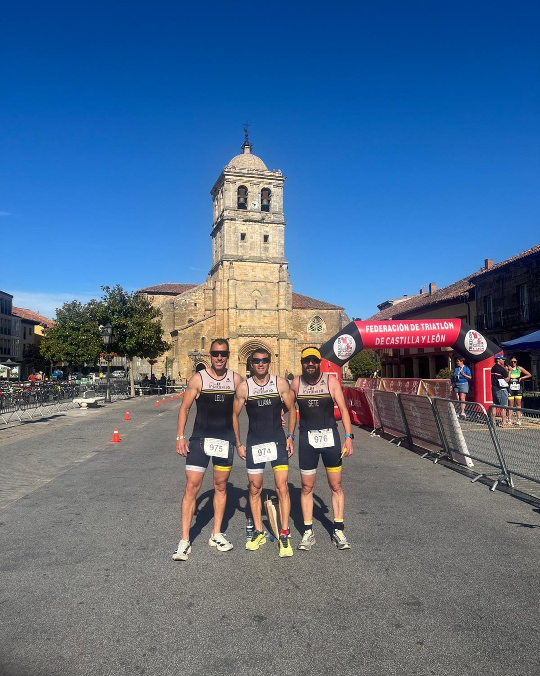 1ª prueba del circuito Diputación de Palencia Triatlón de Aguilar de Campoo 2026

l Circuito de Triatlón de la Diputación de Palencia levantó el telón este 13 de junio en Aguilar de Campoo, en una jornada que volvió a reunir a triatletas en uno de los entornos más bonitos del calendario. El embalse presentaba una imagen inmejorable, prácticamente lleno, ofreciendo un entorno espectacular para el inicio de la competición. Un lujo para el segmento de natación, que abrió una prueba sprint de 750 metros a nado, 20 kilómetros de ciclismo y 5 kilómetros de carrera a pie....

https://triatlonastudillo.es/2026/06/1a-prueba-del-circuito-diputacion-de-palencia-triatlon-de-aguilar-de-campoo-2026.html