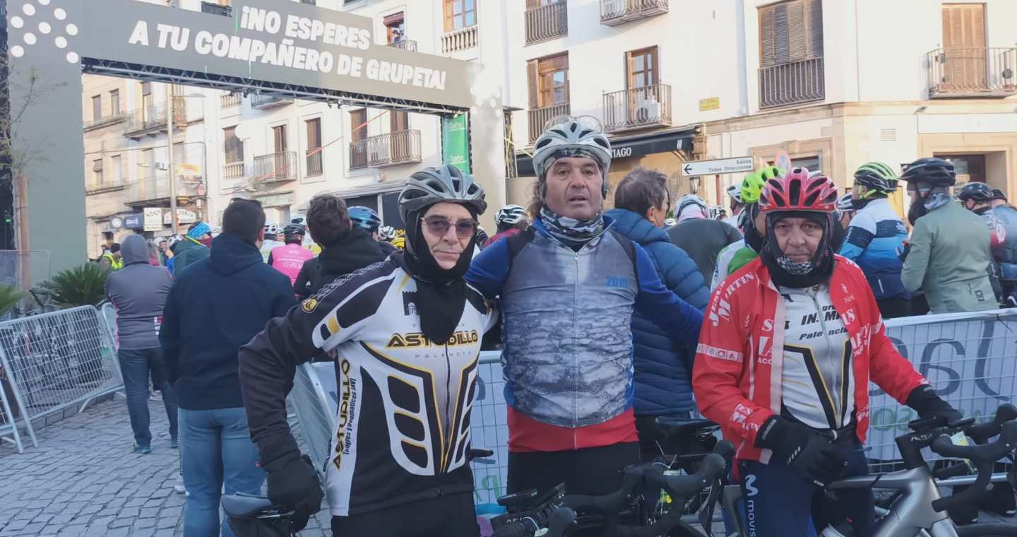 Clásica Jaén Paraíso Interior

¡Qué pedazo de sábado el del 14 de febrero en Úbeda! En vísperas de la Clásica Jaén Paraíso Interior profesional, nos lanzamos a la IV Gran Fondo Jaén Paraíso Interior, la marcha cicloturista por antonomasia que nos lleva por el Mar de Olivos jienense. Salida a las 9 de la mañana desde esta Ciudad Patrimonio de la Humanidad, con un recorrido de unos 111-120 km y 1.590 m de desnivel acumulado, incluyendo unos 18 km de sterrato en los míticos Caminos de Olivos —tramos que recuerdan mucho a los de casa, algunos impecables y otros más técnicos, pero todos benignos al final—.​...

https://triatlonastudillo.es/2026/02/clasica-jaen-paraiso-interior.html