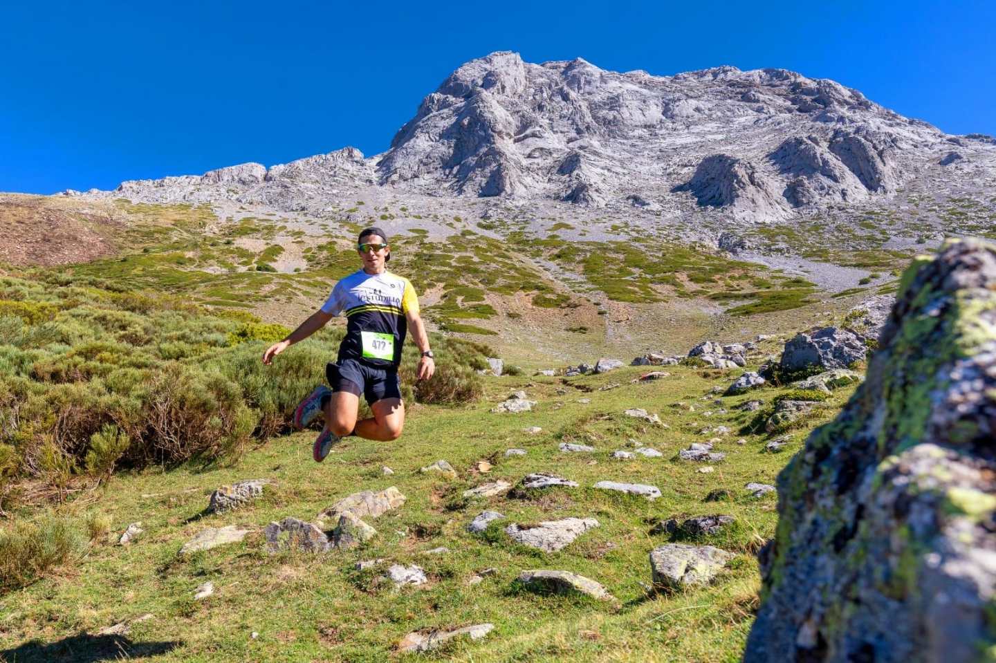 Montaña, sol y trail en el corazón de Palencia

La mañana comenzó con frío en Puente Agudín, punto de salida de una carrera de 20 kilómetros y 1.200 metros de desnivel positivo con llegada en Camporredondo de Alba. Un recorrido exigente y espectacular que lleva a los corredores a rodear el Espigüete, uno de los grandes referentes de la Montaña Palentina.Con el paso de los kilómetros, el sol fue ganando fuerza y aumentando la temperatura, haciendo todavía más dura una prueba que reunió a una gran cantidad de corredores y que volvió a demostrar el auge del trail en la provincia....

https://triatlonastudillo.es/2026/09/montana-sol-y-trail-en-el-corazon-de-palencia.html