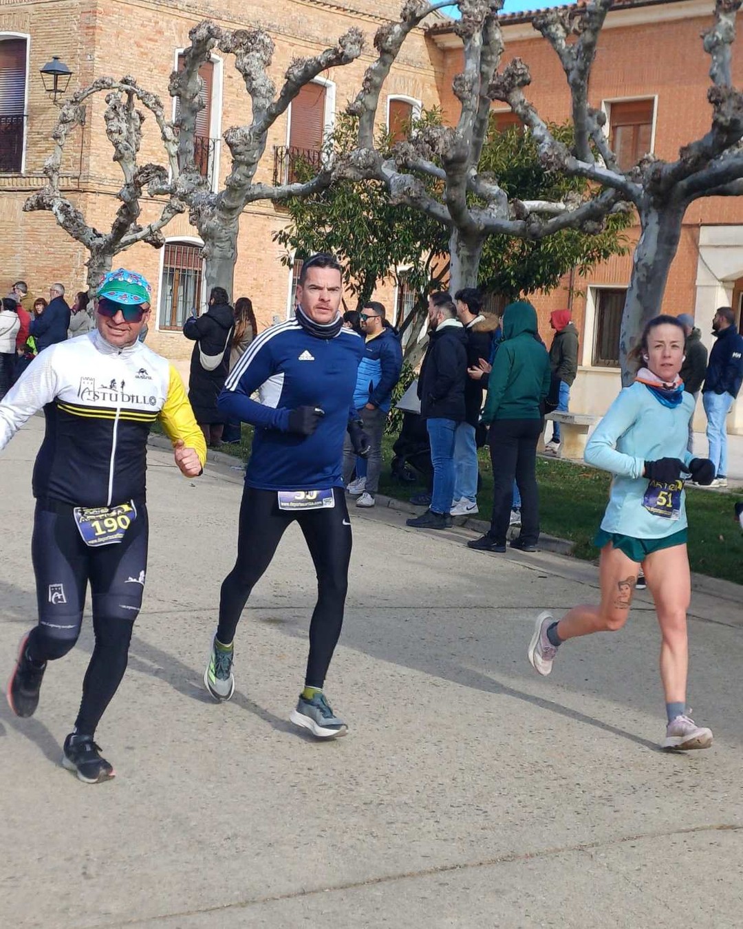 XXXVII CARRERA POPULAR FUENTES DE NAVA

Domingo, 28 de diciembre. 8 de la mañana. Abro los ojos y recuerdo que hay una carrera navideña más, una con solera en la provincia, una de las pioneras y de esas que se hacen desde el corazón.Tengo muchas ganas de hacerlas como antes, de aquella manera por la que me enganche al triatlón y por eso decido que voy a ir en bici, la voy a correr y volver a casa en bici....

https://triatlonastudillo.es/2026/01/xxxvii-carrera-popular-fuentes-de-nava.html