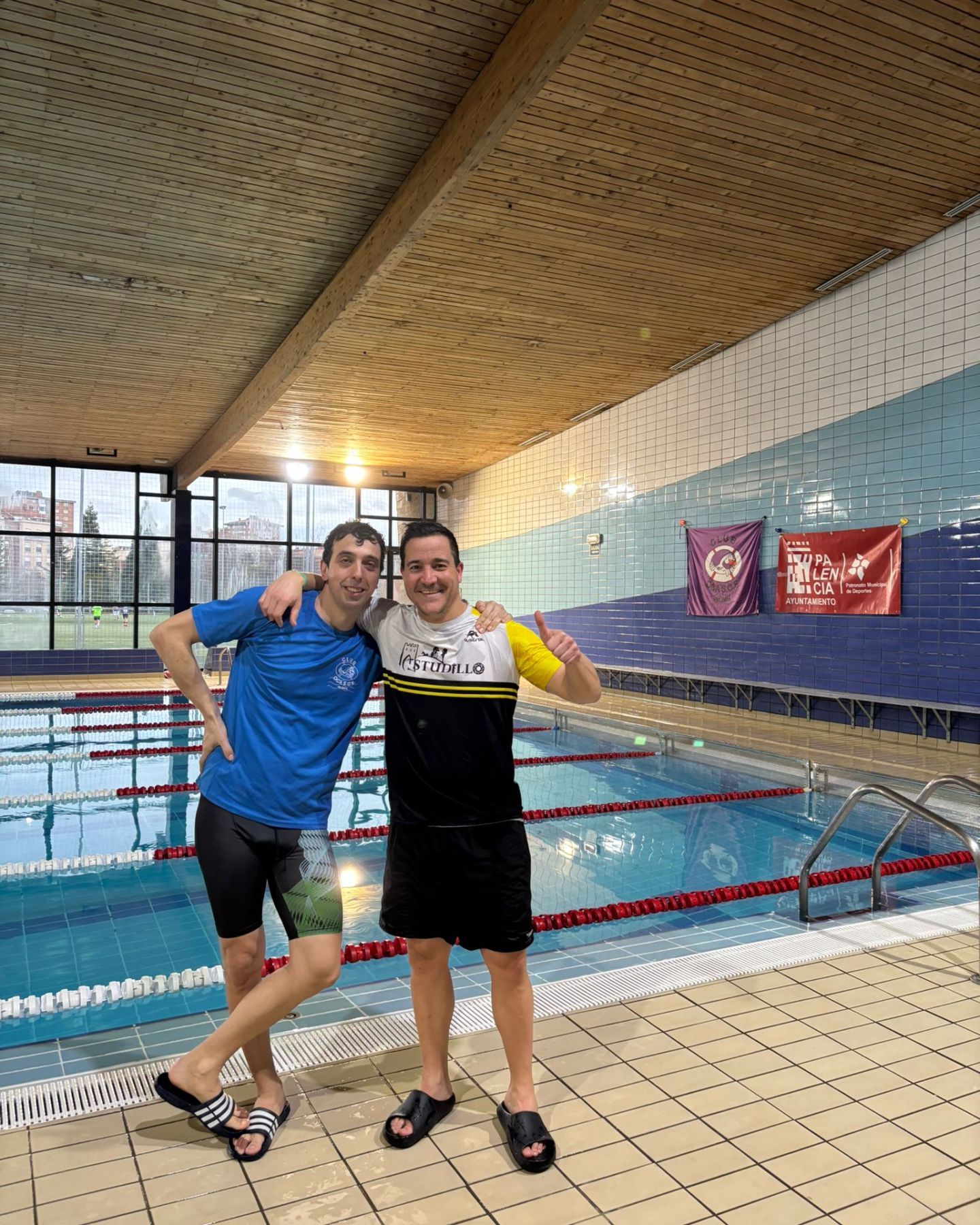 XVI TROFEO SALVAMENTO CIUDAD DE PALENCIA

El pasado 15 de Febrero se celebró después de una semana de retraso por avería en la instalación el trofeo de salvamento y socorrismo Ciudad de Palencia. La jornada se desarrolló a lo largo de todo el día correspondiéndonos a los máster la sesión vespertina.Numerosa participación con clubes procedentes de toda la comunidad siendo el campeón global el Club Oca SOS.En lo personal bastante contento con los resultados habiendo mejorado en las dos pruebas a pesar del largo letargo competitivo.Seguimos sumando….!!!

https://triatlonastudillo.es/2026/02/xvi-trofeo-salvamento-ciudad-de-palencia.html