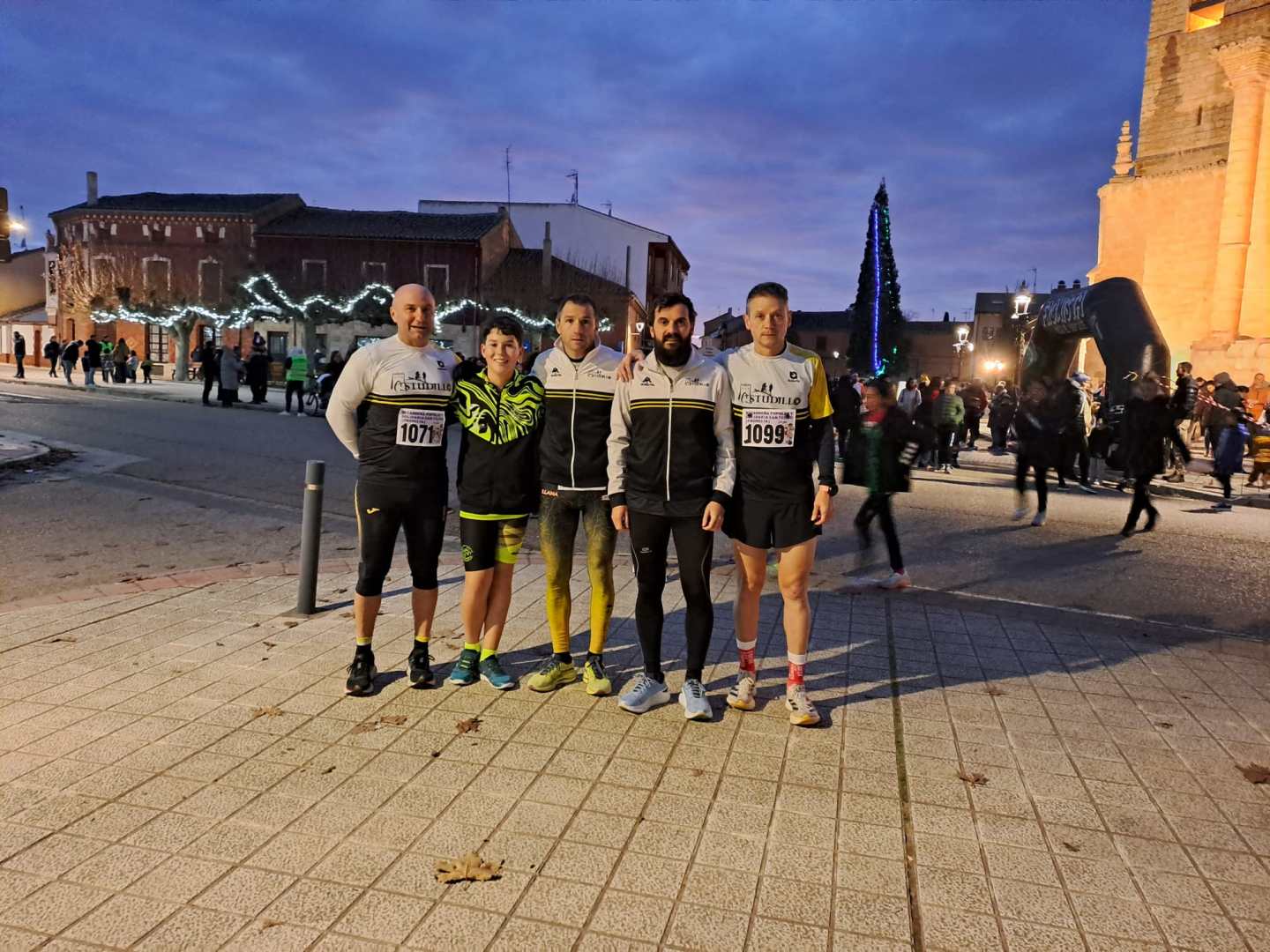 10ª CARRERA NAVIDEÑA JUDIA FROMISTA

El pasado 26 de diciembre de 2025 varios miembros del Club Triatlón Astudillo: Ramon, Sete, Alberto y Samuel, nos desplazamos hasta Frómista (Palencia) para participar en la tradicional San Silvestre navideña, Una carrera popular que da el comienzo a las san silvestres de final de año. Una prueba que suele ser rápida, por la llana que es y por los km, este año empezamos lentos la primera vuelta, sobre 3:25-33:23, pareciendo que nadie quería romper....

https://triatlonastudillo.es/2025/12/10a-carrera-navidena-judia-fromista.html