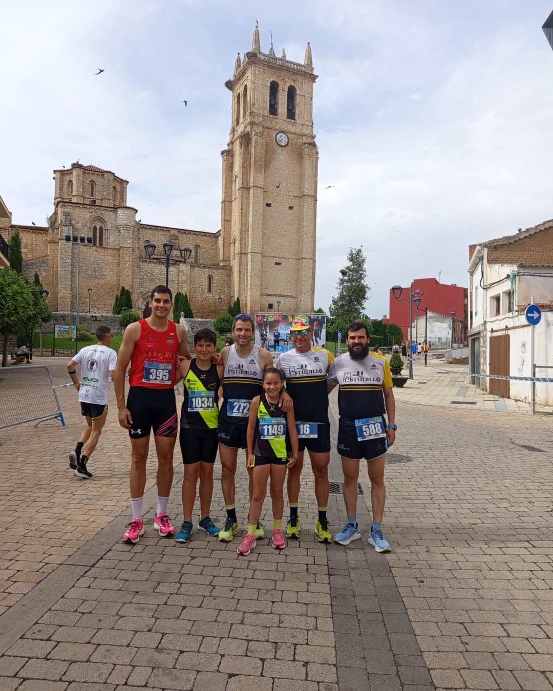 Última Legua del circuito de Diputación, esta vez en Villamuriel.Un servidor, (Illana) fue en bici desde Astudillo, como lo solía hacer hace años.Allí me esperaban los otros tres componentes del club Ramón, Sete y Cayón que han realizado todas las leguas de este circuito.La carrera ha sido dura por el calor que hacía.Cayón no para, y el tío lo da todo para acabar lo más arriba posible en la clasificacion....

https://triatlonastudillo.es/2025/06/palencia-legua-a-legua-villamuriel.html