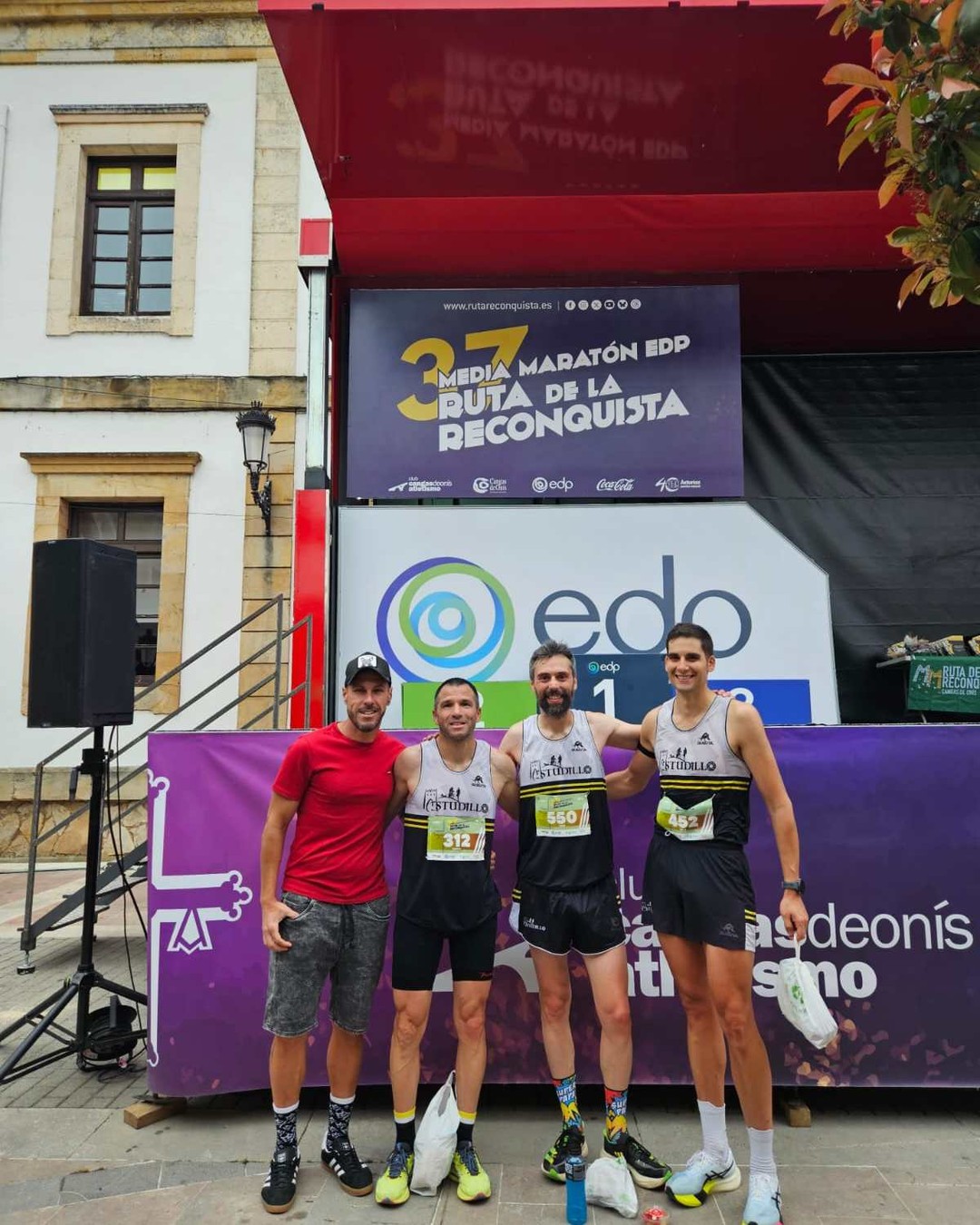 Como ya es habitual desde hace varios años, un grupo de miembros del club se propusieron llevar a cabo la Ruta de la Reconquista en Cangas de Onís. Illana, Cayón, Chiru, Lelu e Inés se prepararon para ascender los 10.5 kms que separan la localidad del Santuario de Covadonga para luego hacer el camino inverso para completar la distancia de la media maratón....

https://triatlonastudillo.es/2025/06/37-ruta-de-la-reconquista-cangas-covadonga.html