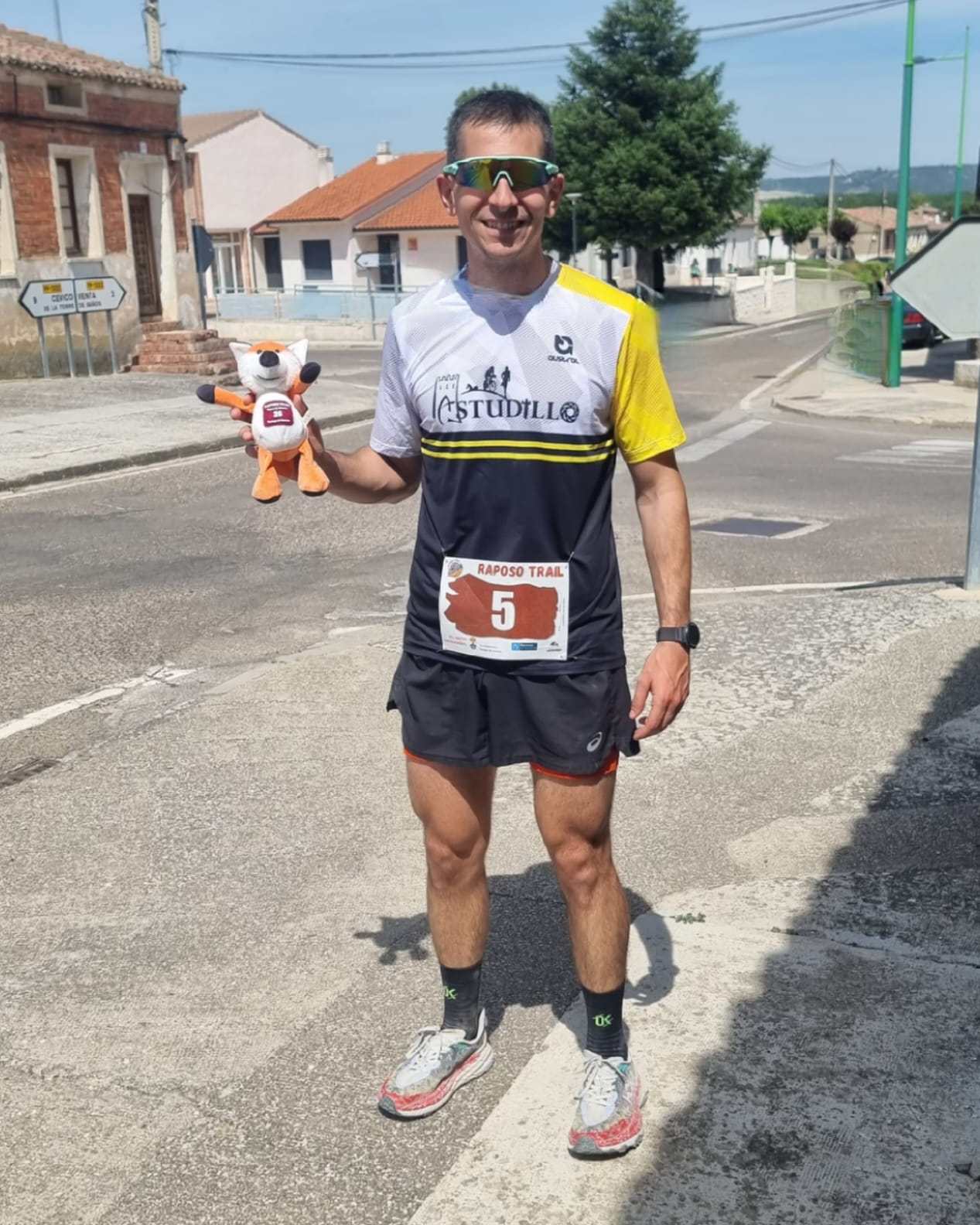 Raposo Trail: monte, sendas y orgullo de pueblo en Tariego

Hoy tocó disfrutar del Raposo Trail en Tariego de Cerrato y la experiencia fue de esas que dejan buen sabor de piernas y mejor recuerdo. Un recorrido precioso, combinando sendas de monte con rincones muy cuidados y perfectamente señalizados, algo que se nota cuando todo fluye y solo queda disfrutar. La organización estuvo de 10. Y entre zancada y zancada apareció una curiosidad que da identidad a la prueba: el nombre Raposo....

https://triatlonastudillo.es/2026/06/raposo-trail-monte-sendas-y-orgullo-de-pueblo-en-tariego.html